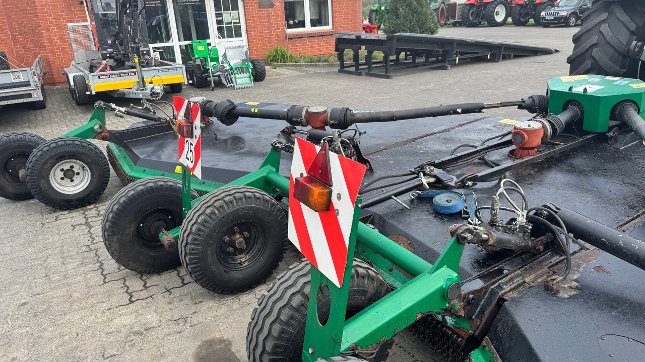 Spearhead Stubble Master 730 - Malčer sa čekićima: slika Spearhead Stubble Master 730 - Malčer sa čekićima Spearhead Stubble Master 730 - Malčer sa čekićima: slika Spearhead Stubble Master 730 - Malčer sa čekićima