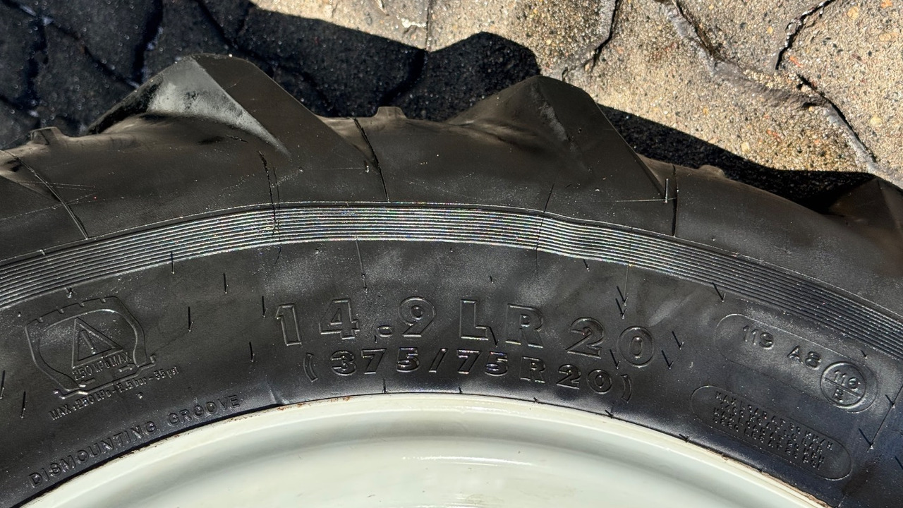 Steyr 4090 Kompakt - Traktor: slika Steyr 4090 Kompakt - Traktor Steyr 4090 Kompakt - Traktor: slika Steyr 4090 Kompakt - Traktor