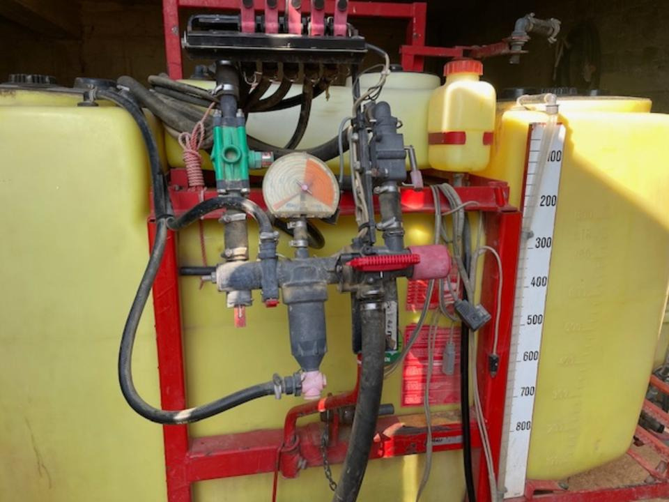 Feldspritze 800 ltr. Rau D2 - Prskalica za traktor: slika Feldspritze 800 ltr. Rau D2 - Prskalica za traktor Feldspritze 800 ltr. Rau D2 - Prskalica za traktor: slika Feldspritze 800 ltr. Rau D2 - Prskalica za traktor