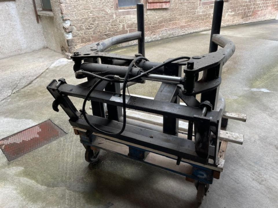 Rundballenzange ALÖ - Hvataljka za Poljoprivredni strojevi: slika Rundballenzange ALÖ - Hvataljka za Poljoprivredni strojevi Rundballenzange ALÖ - Hvataljka za Poljoprivredni strojevi: slika Rundballenzange ALÖ - Hvataljka za Poljoprivredni strojevi