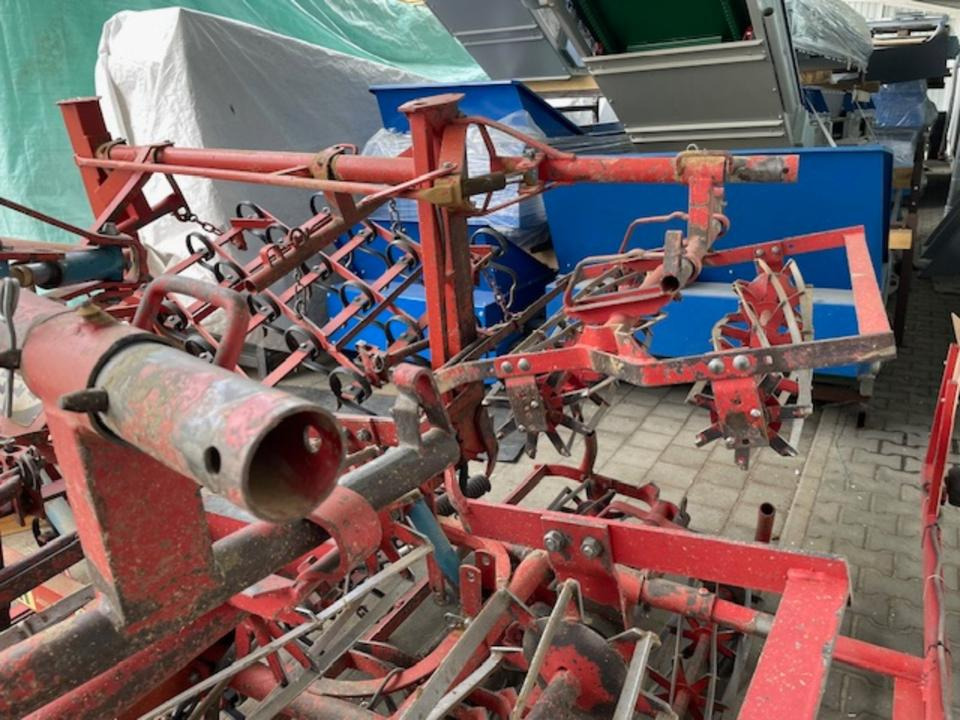 Saatbeetkombination Rau 440cm - Kultivator: slika Saatbeetkombination Rau 440cm - Kultivator Saatbeetkombination Rau 440cm - Kultivator: slika Saatbeetkombination Rau 440cm - Kultivator