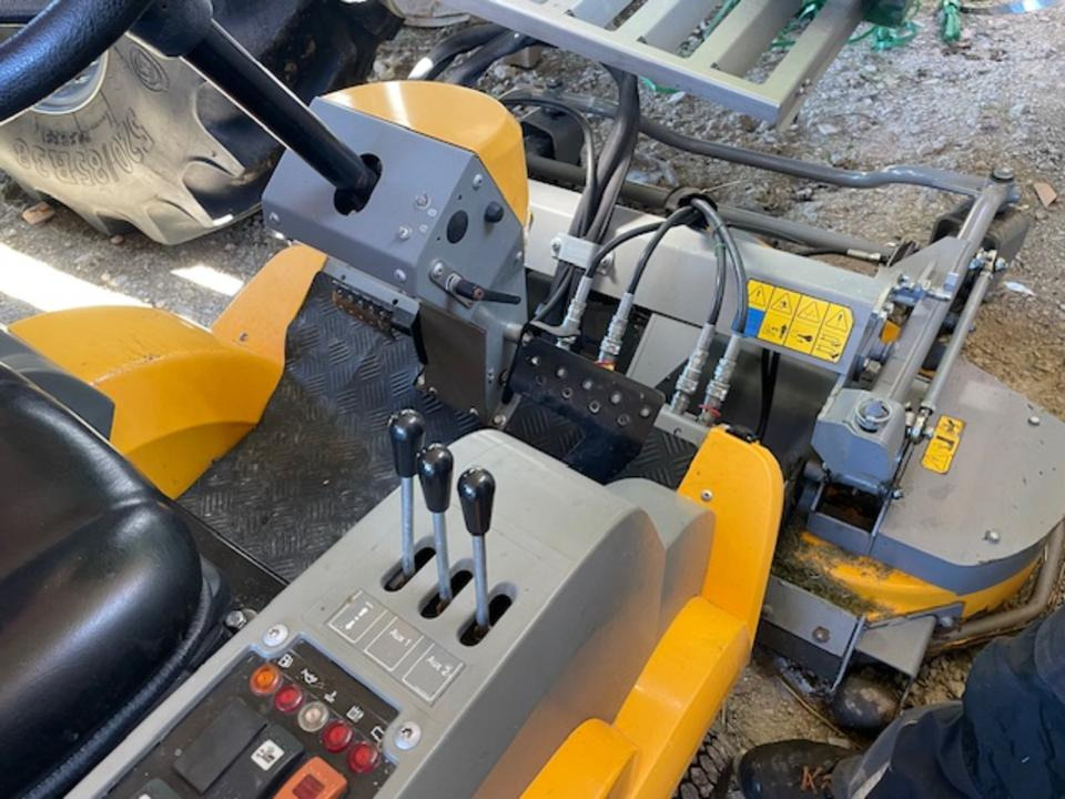 Stiga Titan 26H Diesel-Aufsitzrasenmäher mit Frontmähwerk - Vrtna kosilica: slika Stiga Titan 26H Diesel-Aufsitzrasenmäher mit Frontmähwerk - Vrtna kosilica Stiga Titan 26H Diesel-Aufsitzrasenmäher mit Frontmähwerk - Vrtna kosilica: slika Stiga Titan 26H Diesel-Aufsitzrasenmäher mit Frontmähwerk - Vrtna kosilica