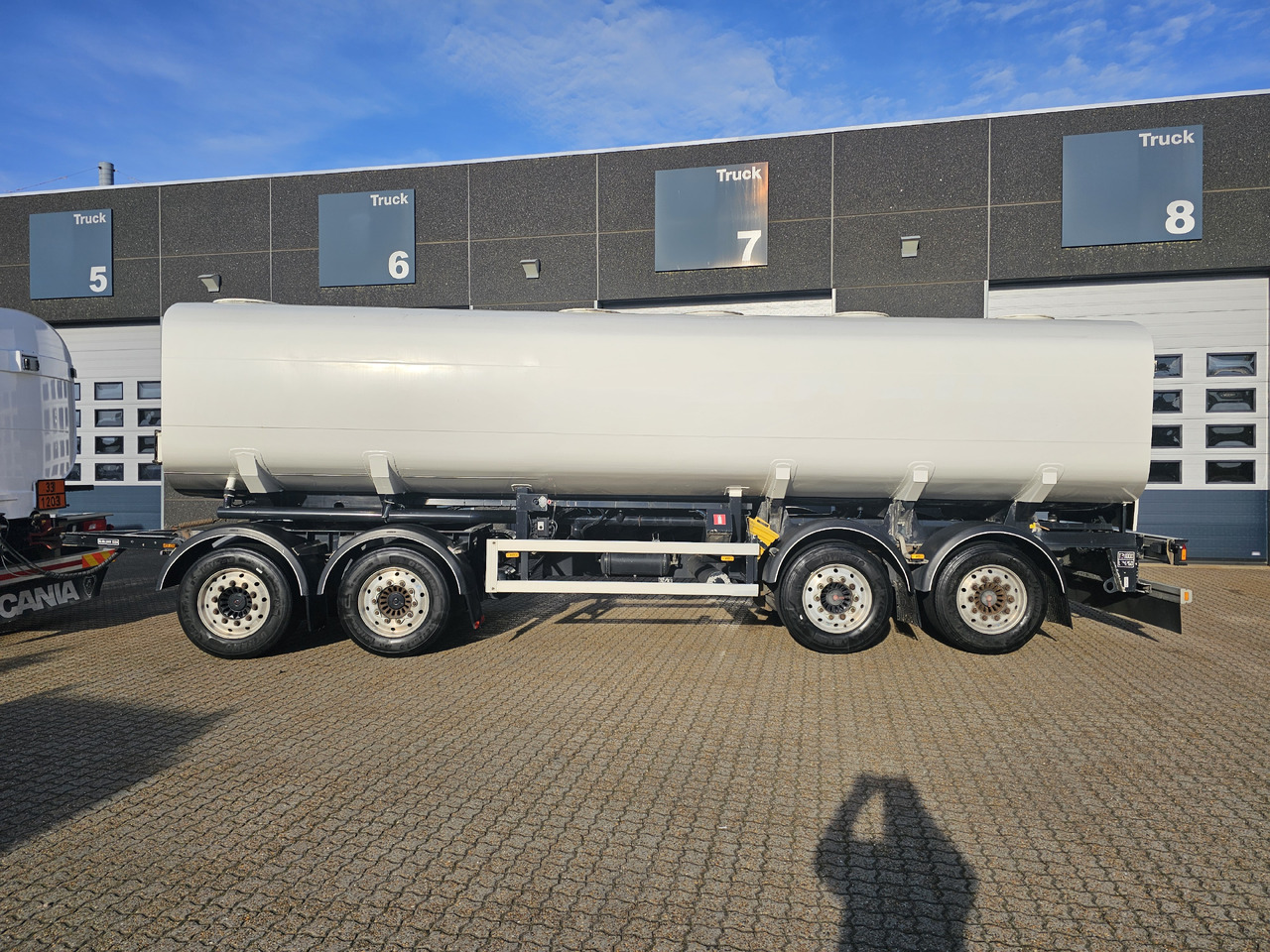 EUROTANK 4 Akslet - Prikolica cisterna: slika EUROTANK 4 Akslet - Prikolica cisterna EUROTANK 4 Akslet - Prikolica cisterna: slika EUROTANK 4 Akslet - Prikolica cisterna