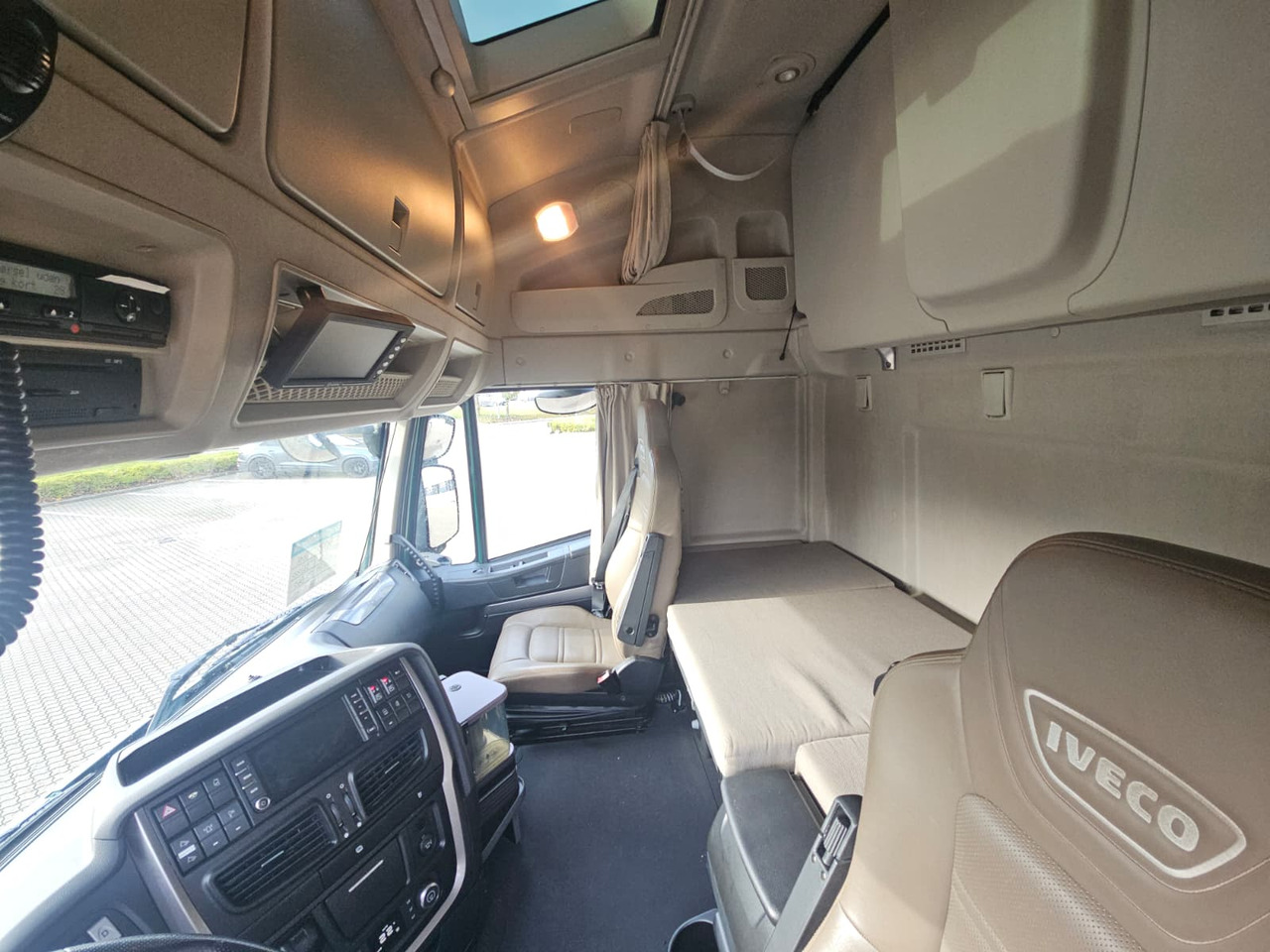 Iveco Stralis 560 6x4 - Transporter kontejnera/ Kamion s izmjenjivim sanducima: slika Iveco Stralis 560 6x4 - Transporter kontejnera/ Kamion s izmjenjivim sanducima Iveco Stralis 560 6x4 - Transporter kontejnera/ Kamion s izmjenjivim sanducima: slika Iveco Stralis 560 6x4 - Transporter kontejnera/ Kamion s izmjenjivim sanducima