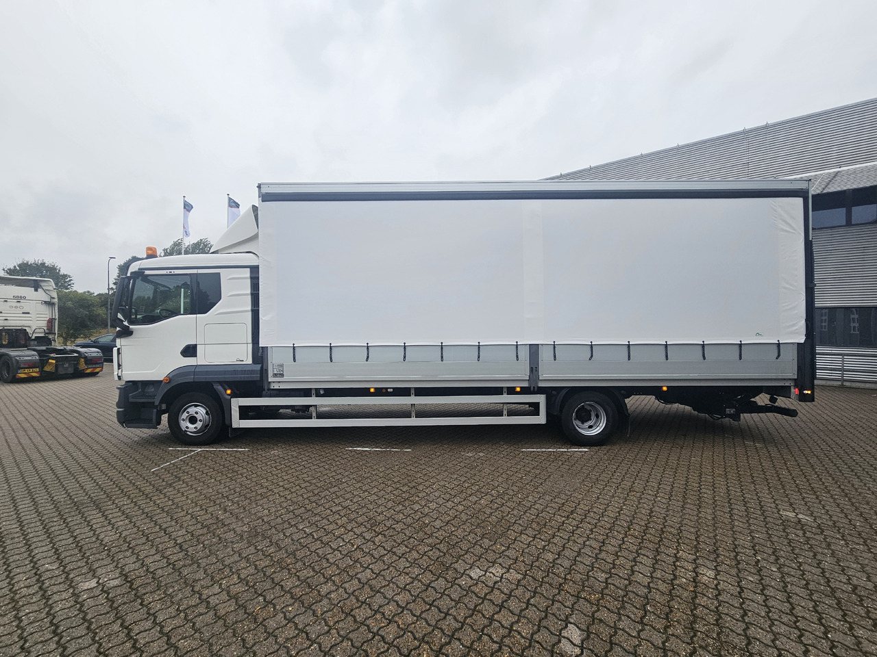 MAN TGL 12.250 - Kamion s ceradom: slika MAN TGL 12.250 - Kamion s ceradom MAN TGL 12.250 - Kamion s ceradom: slika MAN TGL 12.250 - Kamion s ceradom