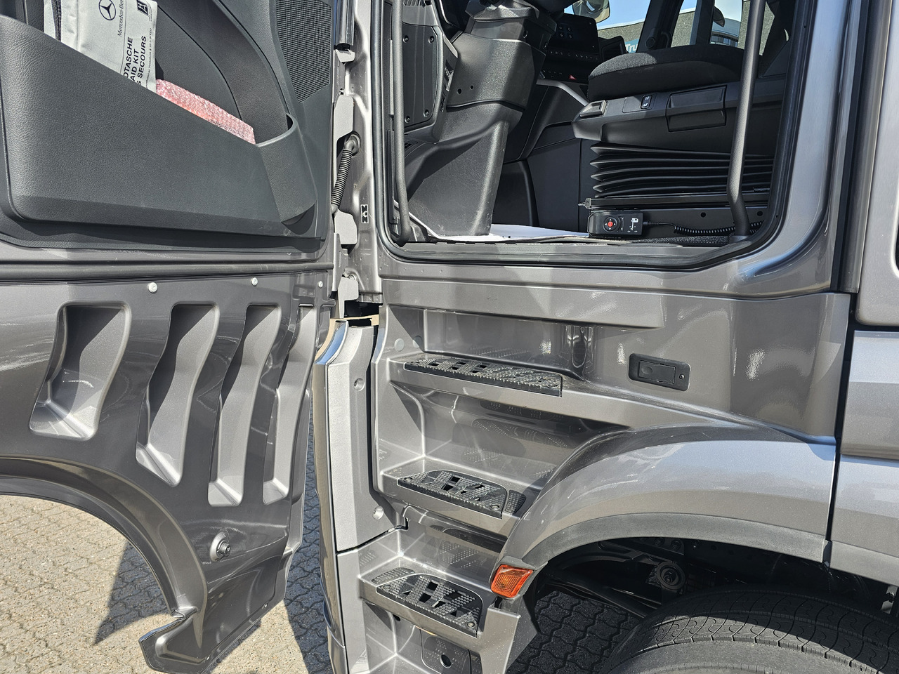 Kamion s kranom, Tegljač Mercedes Arocs 2653 6x4 40 T-mtr.: slika Kamion s kranom, Tegljač Mercedes Arocs 2653 6x4 40 T-mtr.