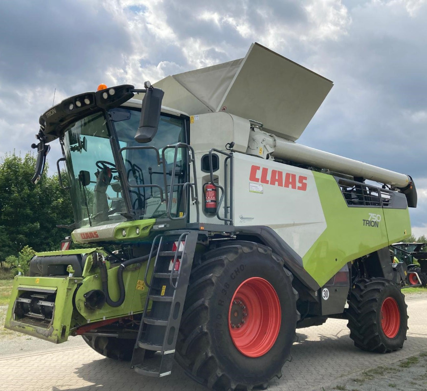 CLAAS Trion 750 - Kombajn za žetvu: slika CLAAS Trion 750 - Kombajn za žetvu CLAAS Trion 750 - Kombajn za žetvu: slika CLAAS Trion 750 - Kombajn za žetvu