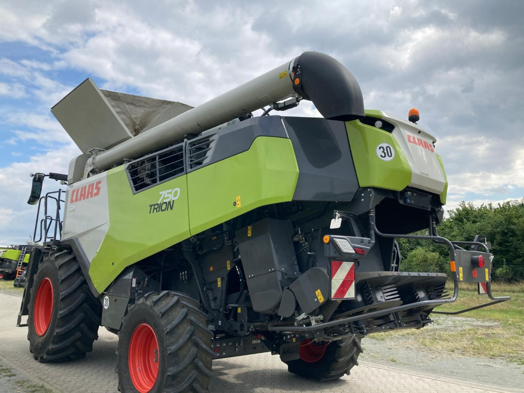 CLAAS Trion 750 - Kombajn za žetvu: slika CLAAS Trion 750 - Kombajn za žetvu CLAAS Trion 750 - Kombajn za žetvu: slika CLAAS Trion 750 - Kombajn za žetvu