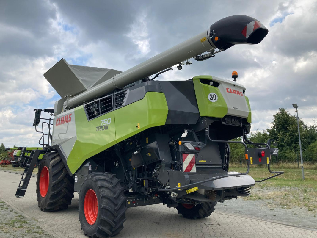 CLAAS Trion 750 - Kombajn za žetvu: slika CLAAS Trion 750 - Kombajn za žetvu CLAAS Trion 750 - Kombajn za žetvu: slika CLAAS Trion 750 - Kombajn za žetvu