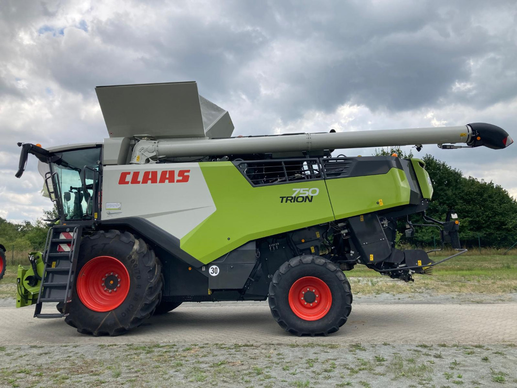 CLAAS Trion 750 - Kombajn za žetvu: slika CLAAS Trion 750 - Kombajn za žetvu CLAAS Trion 750 - Kombajn za žetvu: slika CLAAS Trion 750 - Kombajn za žetvu