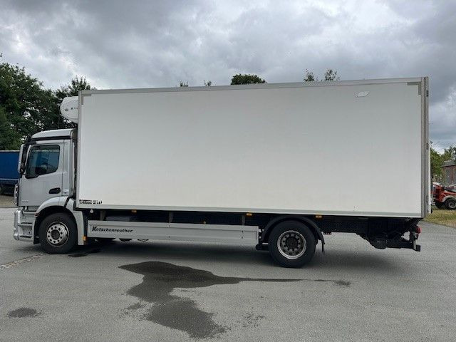 Mercedes-Benz Antos1835 Tiefkühlaufbau Ladebordw. Thermoking - Kamion hladnjača: slika Mercedes-Benz Antos1835 Tiefkühlaufbau Ladebordw. Thermoking - Kamion hladnjača Mercedes-Benz Antos1835 Tiefkühlaufbau Ladebordw. Thermoking - Kamion hladnjača: slika Mercedes-Benz Antos1835 Tiefkühlaufbau Ladebordw. Thermoking - Kamion hladnjača