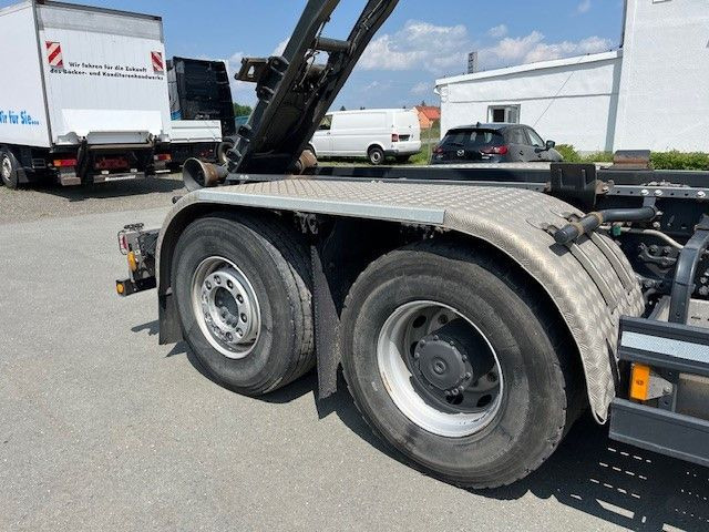 Kamion s kukastom dizalicom Mercedes-Benz Arocs 5 2651  HD Mit Meiller Abrollkipper: slika Kamion s kukastom dizalicom Mercedes-Benz Arocs 5 2651  HD Mit Meiller Abrollkipper