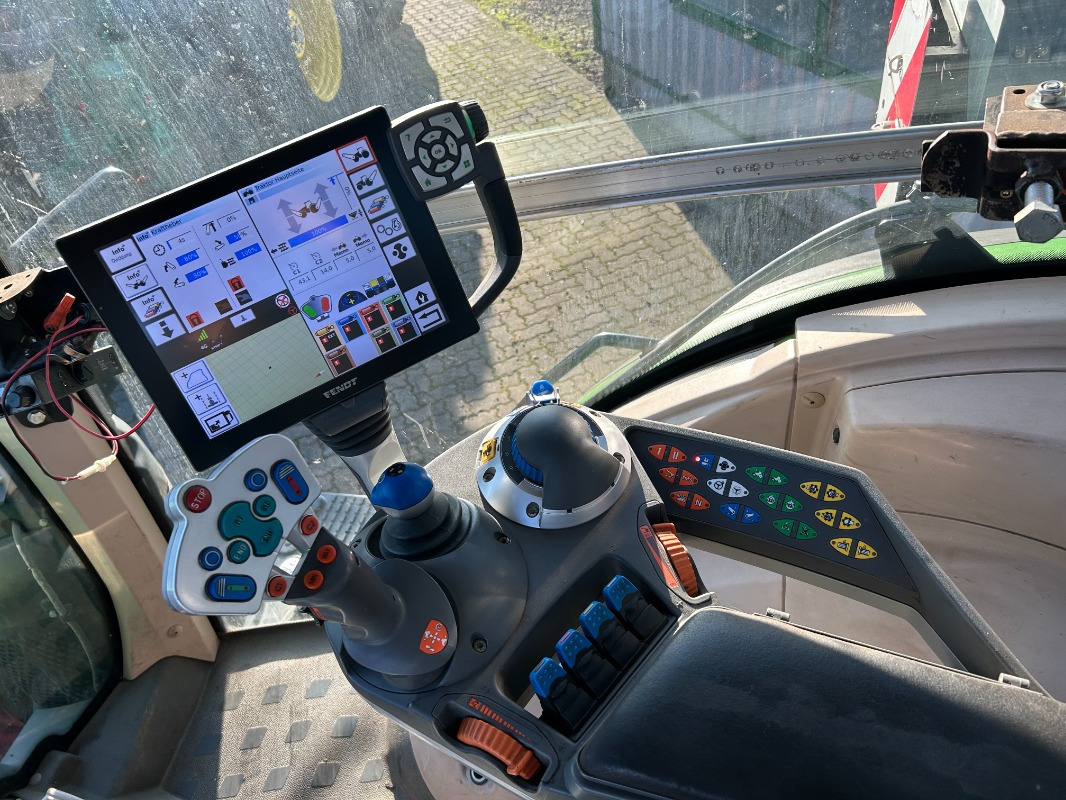 Fendt 826 Vario ProfiPlus - Traktor: slika Fendt 826 Vario ProfiPlus - Traktor Fendt 826 Vario ProfiPlus - Traktor: slika Fendt 826 Vario ProfiPlus - Traktor