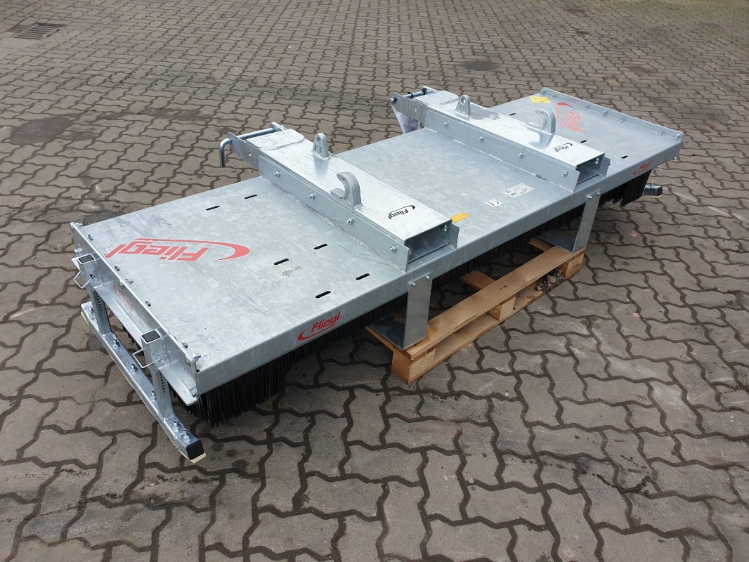 Fliegl Kehrbesen Löwe 1,50m* - Kosilica: slika Fliegl Kehrbesen Löwe 1,50m* - Kosilica Fliegl Kehrbesen Löwe 1,50m* - Kosilica: slika Fliegl Kehrbesen Löwe 1,50m* - Kosilica