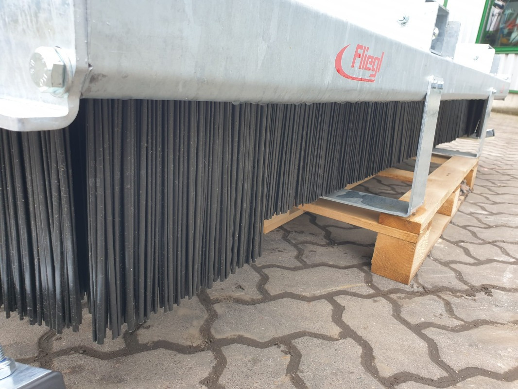 Fliegl Kehrbesen Löwe 2,00m* - Kosilica: slika Fliegl Kehrbesen Löwe 2,00m* - Kosilica Fliegl Kehrbesen Löwe 2,00m* - Kosilica: slika Fliegl Kehrbesen Löwe 2,00m* - Kosilica