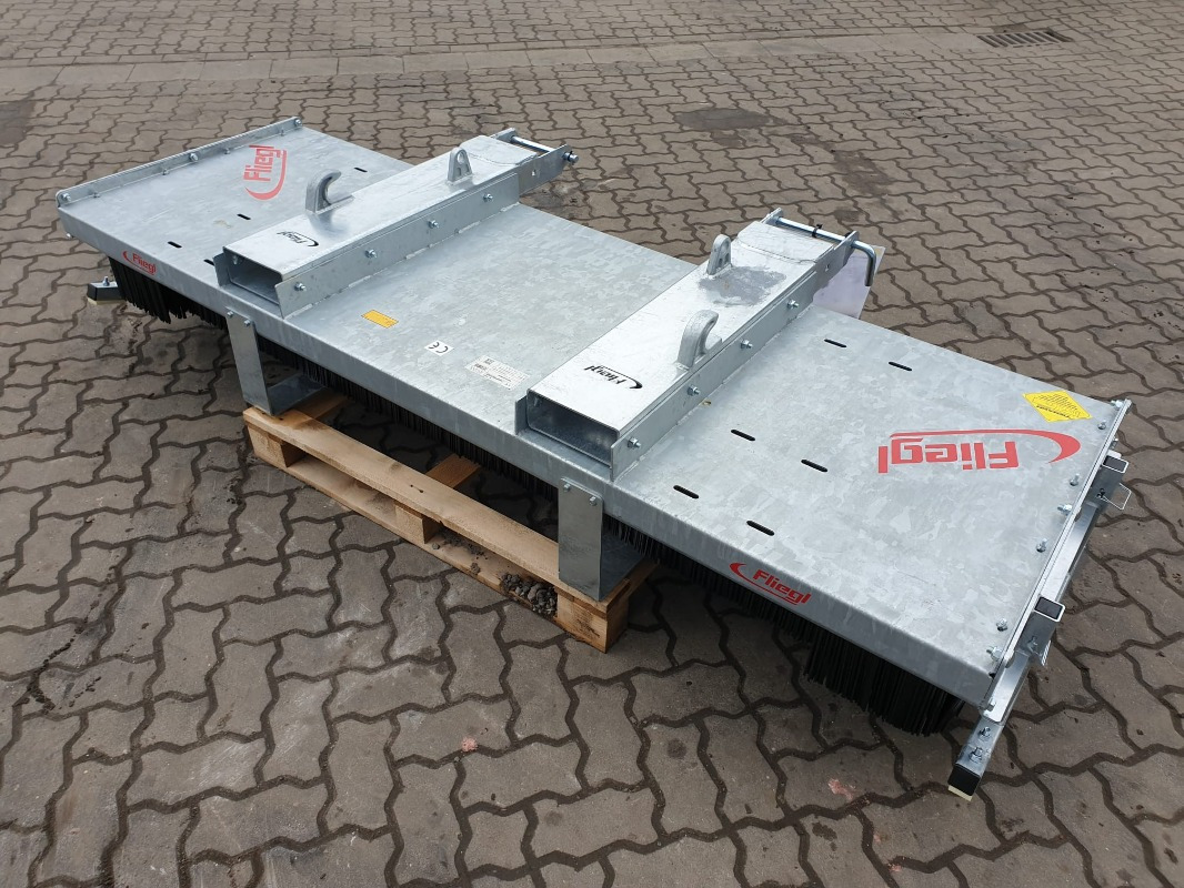 Fliegl Kehrbesen Löwe 2,50m* - Kosilica: slika Fliegl Kehrbesen Löwe 2,50m* - Kosilica Fliegl Kehrbesen Löwe 2,50m* - Kosilica: slika Fliegl Kehrbesen Löwe 2,50m* - Kosilica
