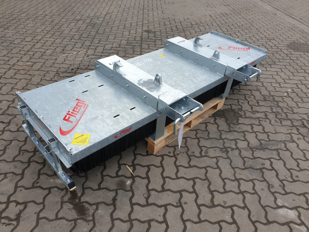 Fliegl Kehrbesen Löwe 3,00m* - Kosilica: slika Fliegl Kehrbesen Löwe 3,00m* - Kosilica Fliegl Kehrbesen Löwe 3,00m* - Kosilica: slika Fliegl Kehrbesen Löwe 3,00m* - Kosilica