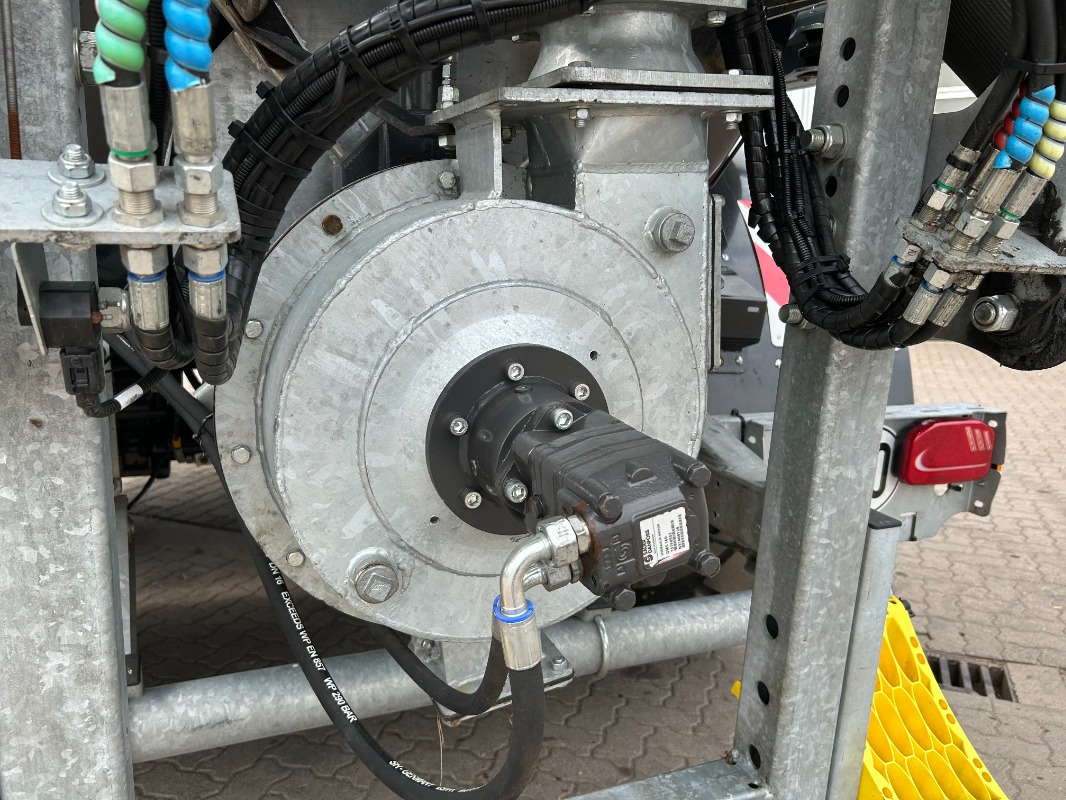 Fliegl VFW 18000 MAXX LINE PLUS - Oprema za gnojenje: slika Fliegl VFW 18000 MAXX LINE PLUS - Oprema za gnojenje Fliegl VFW 18000 MAXX LINE PLUS - Oprema za gnojenje: slika Fliegl VFW 18000 MAXX LINE PLUS - Oprema za gnojenje