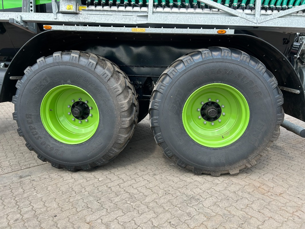 Fliegl VFW 18000 MAXX LINE PLUS - Oprema za gnojenje: slika Fliegl VFW 18000 MAXX LINE PLUS - Oprema za gnojenje Fliegl VFW 18000 MAXX LINE PLUS - Oprema za gnojenje: slika Fliegl VFW 18000 MAXX LINE PLUS - Oprema za gnojenje