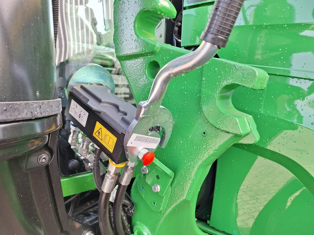 Traktor John Deere 6100M **MIETRÜCKLÄUFER**: slika Traktor John Deere 6100M **MIETRÜCKLÄUFER**