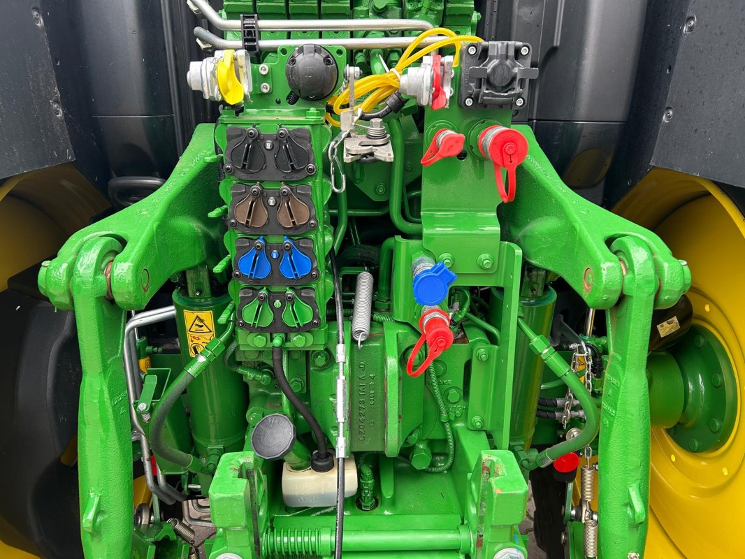 Traktor John Deere 6R 155: slika Traktor John Deere 6R 155
