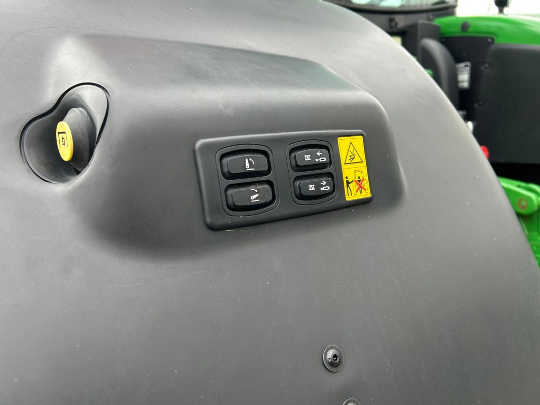 Traktor John Deere 6R 155: slika Traktor John Deere 6R 155