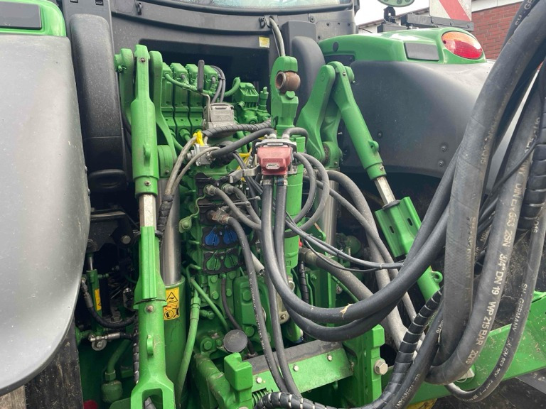 John Deere 6R 250 - Traktor: slika John Deere 6R 250 - Traktor John Deere 6R 250 - Traktor: slika John Deere 6R 250 - Traktor