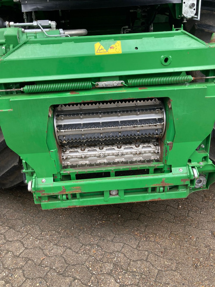 John Deere 9900 PRODRIVE 40 KM/H - Kombajn: slika John Deere 9900 PRODRIVE 40 KM/H - Kombajn John Deere 9900 PRODRIVE 40 KM/H - Kombajn: slika John Deere 9900 PRODRIVE 40 KM/H - Kombajn