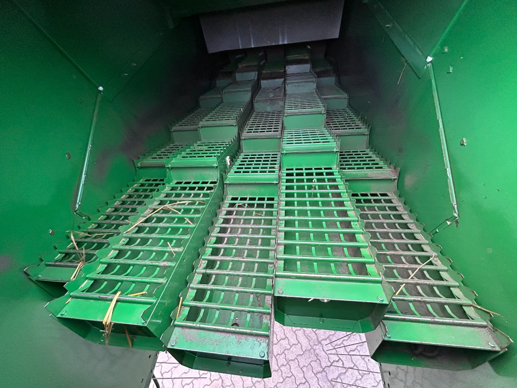 John Deere T560 - Kombajn za žetvu: slika John Deere T560 - Kombajn za žetvu John Deere T560 - Kombajn za žetvu: slika John Deere T560 - Kombajn za žetvu