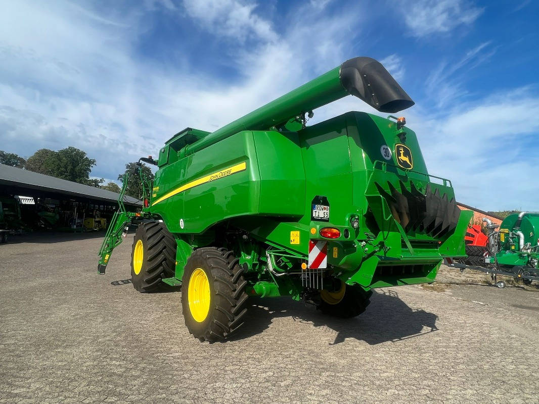 John Deere T560 - Kombajn za žetvu: slika John Deere T560 - Kombajn za žetvu John Deere T560 - Kombajn za žetvu: slika John Deere T560 - Kombajn za žetvu