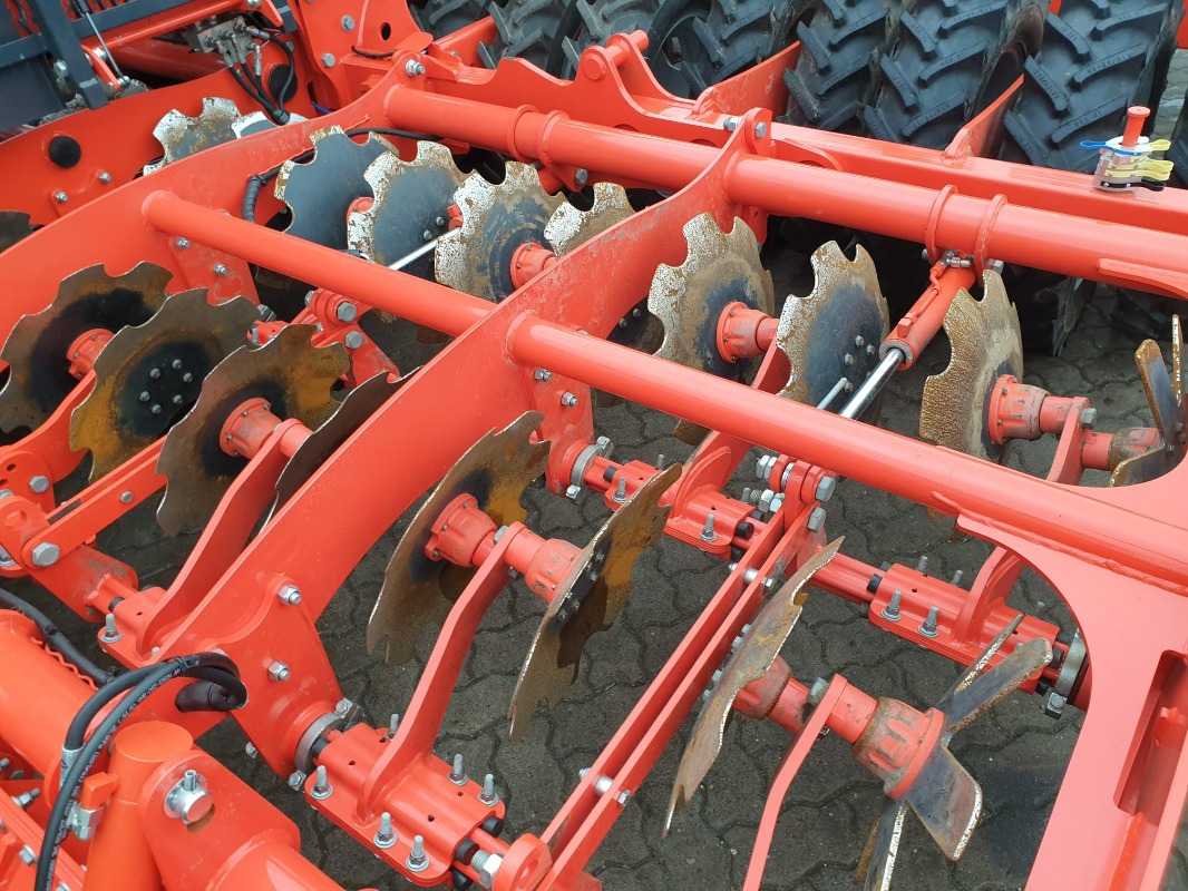 Kuhn ESPRO6000 - Sijačica: slika Kuhn ESPRO6000 - Sijačica Kuhn ESPRO6000 - Sijačica: slika Kuhn ESPRO6000 - Sijačica