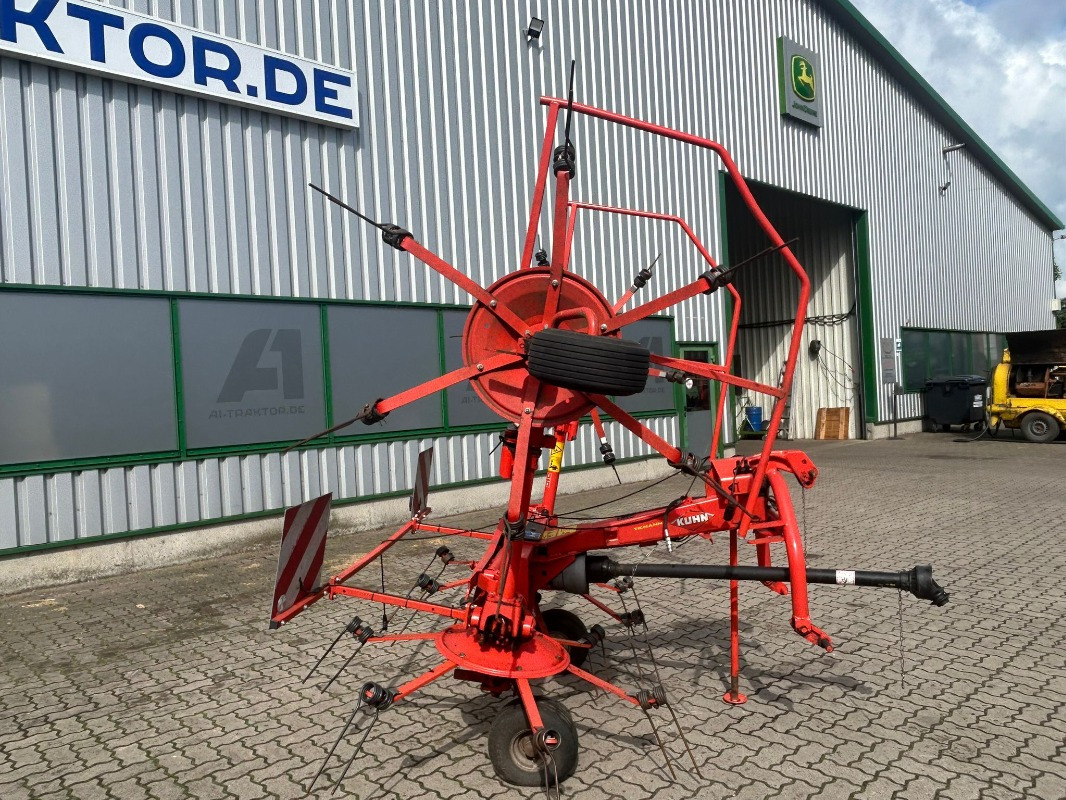 Kuhn GF 502 - Prevrtač sijena/ Grabulje: slika Kuhn GF 502 - Prevrtač sijena/ Grabulje Kuhn GF 502 - Prevrtač sijena/ Grabulje: slika Kuhn GF 502 - Prevrtač sijena/ Grabulje