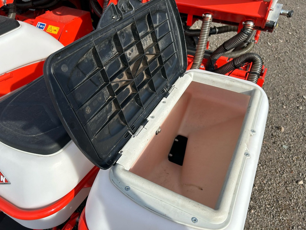 Kuhn Maxima 3 RT E *DEMO* - Oprema za sijanje: slika Kuhn Maxima 3 RT E *DEMO* - Oprema za sijanje Kuhn Maxima 3 RT E *DEMO* - Oprema za sijanje: slika Kuhn Maxima 3 RT E *DEMO* - Oprema za sijanje
