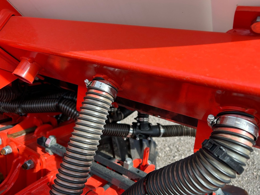 Kuhn Maxima 3 RT E *DEMO* - Oprema za sijanje: slika Kuhn Maxima 3 RT E *DEMO* - Oprema za sijanje Kuhn Maxima 3 RT E *DEMO* - Oprema za sijanje: slika Kuhn Maxima 3 RT E *DEMO* - Oprema za sijanje