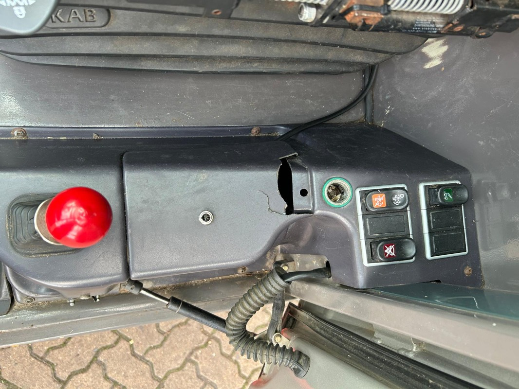 Manitou MLT 840 - Utovarivač: slika Manitou MLT 840 - Utovarivač Manitou MLT 840 - Utovarivač: slika Manitou MLT 840 - Utovarivač