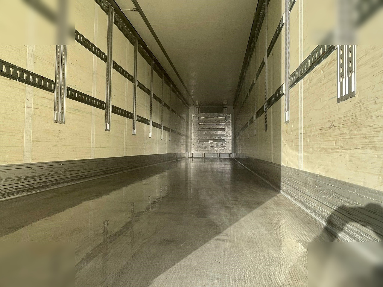 SCHMITZ CARGOBULL - Poluprikolica hladnjača: slika SCHMITZ CARGOBULL - Poluprikolica hladnjača SCHMITZ CARGOBULL - Poluprikolica hladnjača: slika SCHMITZ CARGOBULL - Poluprikolica hladnjača