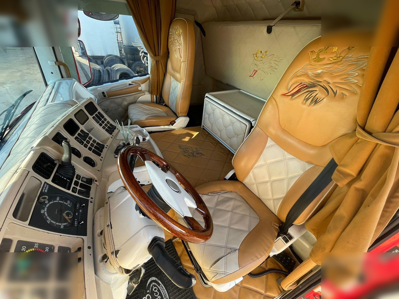 SCANIA R124.420 - Tegljač: slika SCANIA R124.420 - Tegljač SCANIA R124.420 - Tegljač: slika SCANIA R124.420 - Tegljač