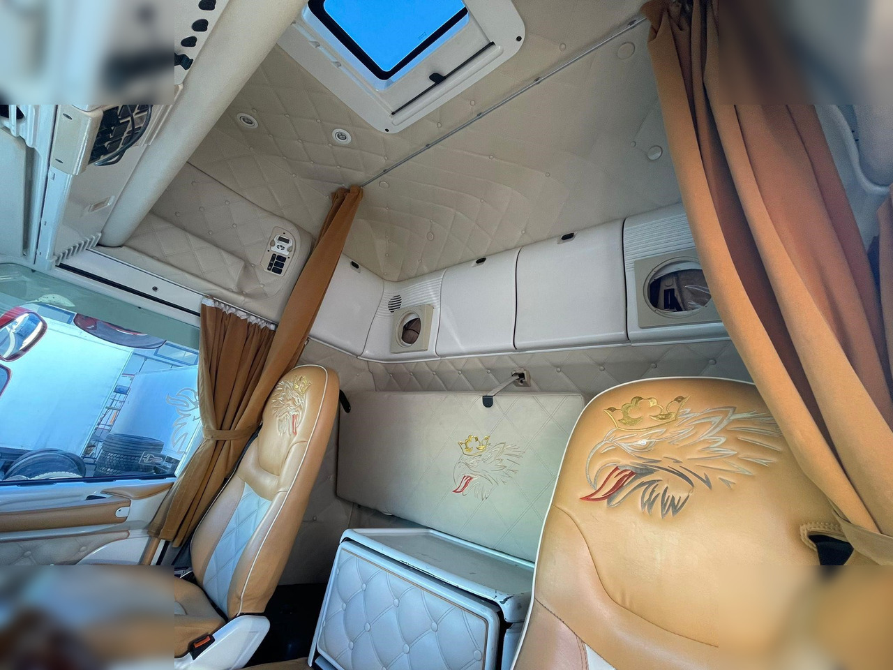 SCANIA R124.420 - Tegljač: slika SCANIA R124.420 - Tegljač SCANIA R124.420 - Tegljač: slika SCANIA R124.420 - Tegljač