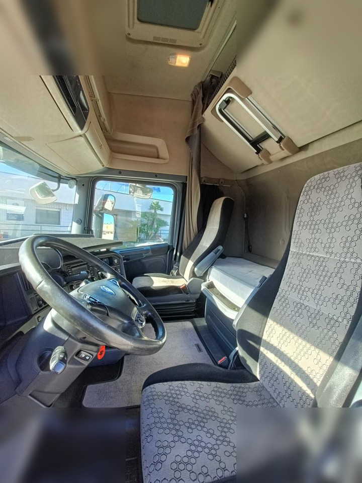 SCANIA R580 - Tegljač: slika SCANIA R580 - Tegljač SCANIA R580 - Tegljač: slika SCANIA R580 - Tegljač