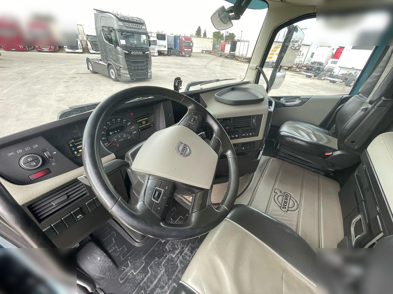 Tegljač VOLVO FH500: slika Tegljač VOLVO FH500
