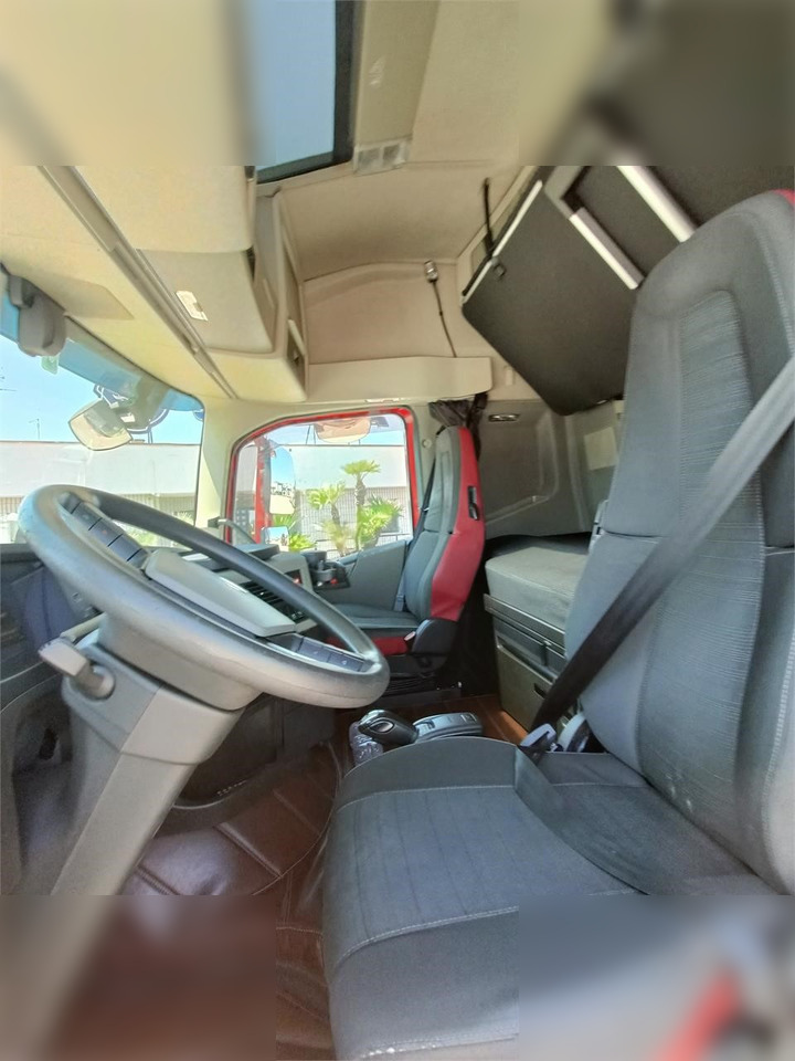 VOLVO FH500 - Transporter kontejnera/ Kamion s izmjenjivim sanducima: slika VOLVO FH500 - Transporter kontejnera/ Kamion s izmjenjivim sanducima VOLVO FH500 - Transporter kontejnera/ Kamion s izmjenjivim sanducima: slika VOLVO FH500 - Transporter kontejnera/ Kamion s izmjenjivim sanducima