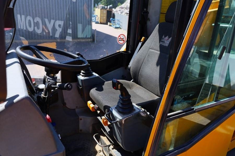 Demag AC30 City Diesel, 4x4x4 Drive, 30t Capacity, 25m M - Autodizalica za sve terene: slika Demag AC30 City Diesel, 4x4x4 Drive, 30t Capacity, 25m M - Autodizalica za sve terene Demag AC30 City Diesel, 4x4x4 Drive, 30t Capacity, 25m M - Autodizalica za sve terene: slika Demag AC30 City Diesel, 4x4x4 Drive, 30t Capacity, 25m M - Autodizalica za sve terene