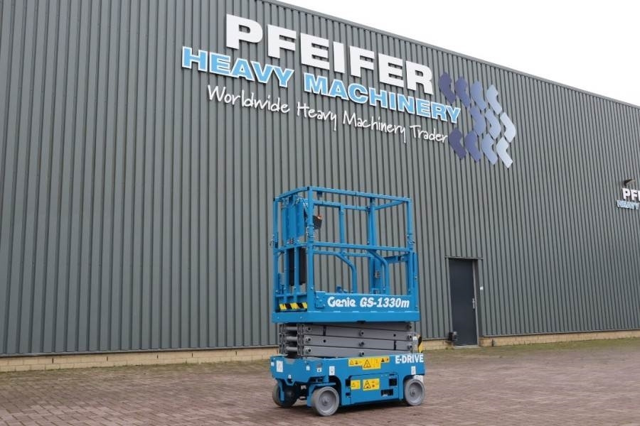 Genie GS1330M All-Electric DC Drive, 5.9m Working Height - Škarasta podizna platforma: slika Genie GS1330M All-Electric DC Drive, 5.9m Working Height - Škarasta podizna platforma Genie GS1330M All-Electric DC Drive, 5.9m Working Height - Škarasta podizna platforma: slika Genie GS1330M All-Electric DC Drive, 5.9m Working Height - Škarasta podizna platforma