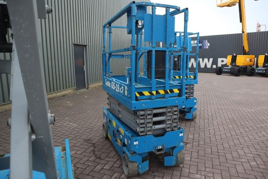 Genie GS1932 E-Drive Several In Stock, 8m Working Height - Škarasta podizna platforma: slika Genie GS1932 E-Drive Several In Stock, 8m Working Height - Škarasta podizna platforma Genie GS1932 E-Drive Several In Stock, 8m Working Height - Škarasta podizna platforma: slika Genie GS1932 E-Drive Several In Stock, 8m Working Height - Škarasta podizna platforma