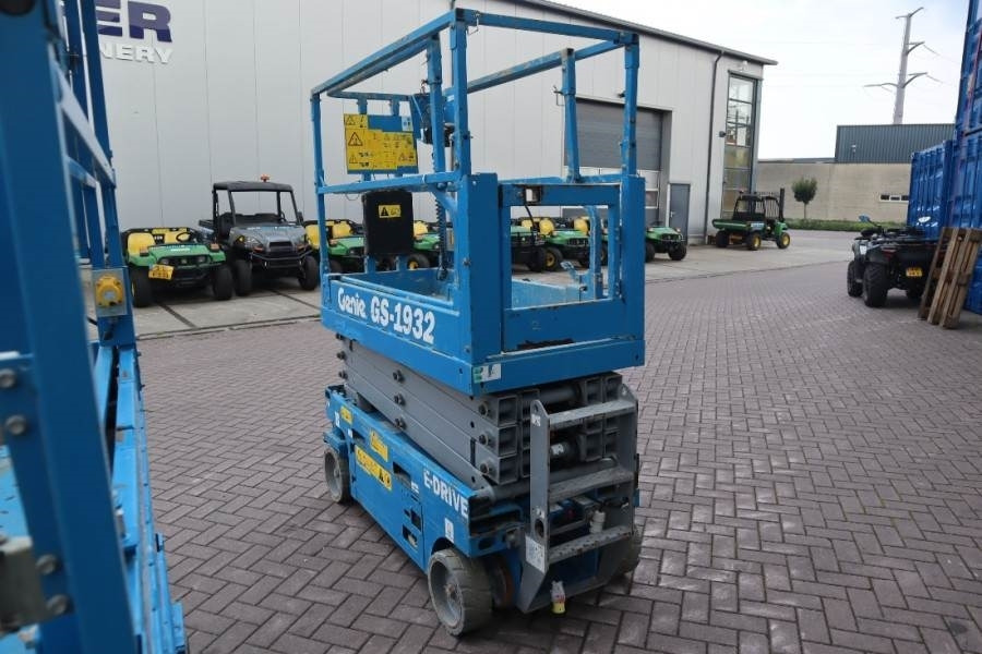 Genie GS1932 E-Drive Several In Stock, 8m Working Height  - Škarasta podizna platforma: slika Genie GS1932 E-Drive Several In Stock, 8m Working Height  - Škarasta podizna platforma Genie GS1932 E-Drive Several In Stock, 8m Working Height  - Škarasta podizna platforma: slika Genie GS1932 E-Drive Several In Stock, 8m Working Height  - Škarasta podizna platforma