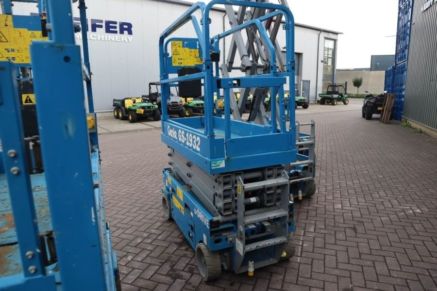 Genie GS1932 E-Drive Several In Stock, 8m Working Height - Škarasta podizna platforma: slika Genie GS1932 E-Drive Several In Stock, 8m Working Height - Škarasta podizna platforma Genie GS1932 E-Drive Several In Stock, 8m Working Height - Škarasta podizna platforma: slika Genie GS1932 E-Drive Several In Stock, 8m Working Height - Škarasta podizna platforma
