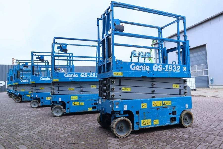 Genie GS1932 Electric, Working Height 7.8 m, 227kg Capac - Škarasta podizna platforma: slika Genie GS1932 Electric, Working Height 7.8 m, 227kg Capac - Škarasta podizna platforma Genie GS1932 Electric, Working Height 7.8 m, 227kg Capac - Škarasta podizna platforma: slika Genie GS1932 Electric, Working Height 7.8 m, 227kg Capac - Škarasta podizna platforma