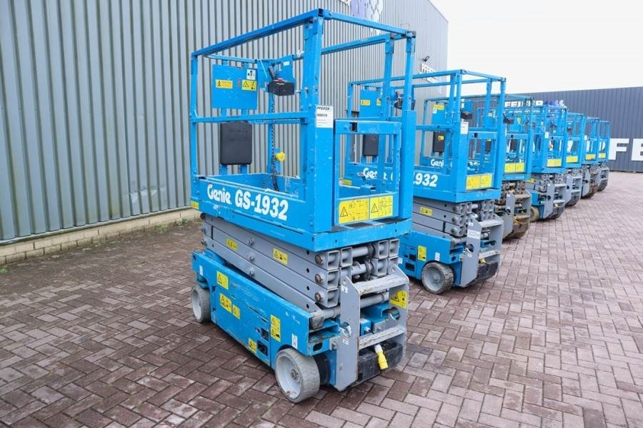 Genie GS1932 Electric, Working Height 7.8 m, 227kg Capac - Škarasta podizna platforma: slika Genie GS1932 Electric, Working Height 7.8 m, 227kg Capac - Škarasta podizna platforma Genie GS1932 Electric, Working Height 7.8 m, 227kg Capac - Škarasta podizna platforma: slika Genie GS1932 Electric, Working Height 7.8 m, 227kg Capac - Škarasta podizna platforma