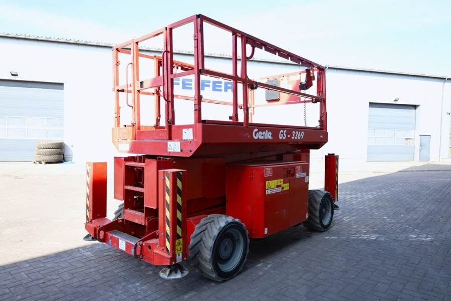 Genie GS3369DC Electric, 11.9m Working Height, 454kg Cap - Škarasta podizna platforma: slika Genie GS3369DC Electric, 11.9m Working Height, 454kg Cap - Škarasta podizna platforma Genie GS3369DC Electric, 11.9m Working Height, 454kg Cap - Škarasta podizna platforma: slika Genie GS3369DC Electric, 11.9m Working Height, 454kg Cap - Škarasta podizna platforma