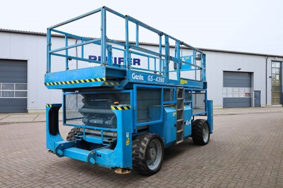 Genie GS4390 Diesel, 4x4 Drive, 15m Working Height, 680k - Škarasta podizna platforma: slika Genie GS4390 Diesel, 4x4 Drive, 15m Working Height, 680k - Škarasta podizna platforma Genie GS4390 Diesel, 4x4 Drive, 15m Working Height, 680k - Škarasta podizna platforma: slika Genie GS4390 Diesel, 4x4 Drive, 15m Working Height, 680k - Škarasta podizna platforma